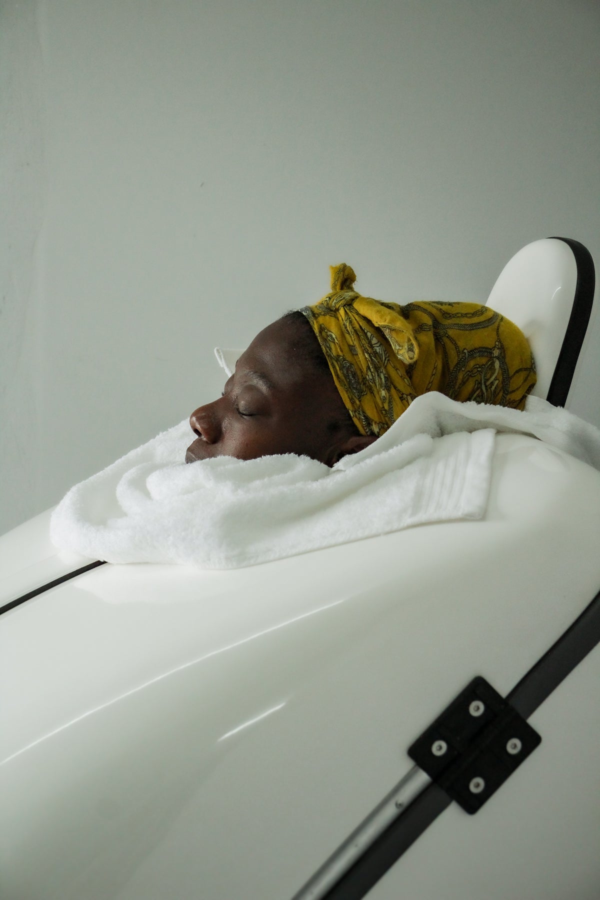 Client receiving an Ozone treatment, she is resting inside the capsule and enjoying her treatment at FItneri Wellness in Pretoria